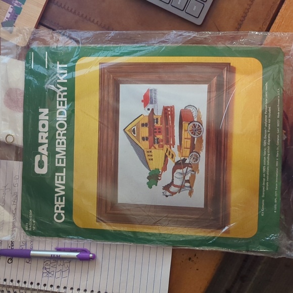 1975 Vintage Caron Crewel Embroidery Kit 6123 Wagon Stop 12"x9" - New in package - Picture 2 of 5